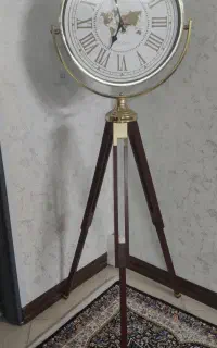 ساعت پایه دار