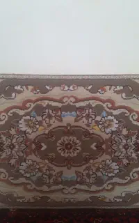 ۴ عدد پشتی در حد نو