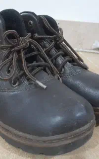 کفش چرم بچگانه