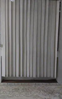 پرده عمودی دو تا هستن کرمی رنگپردهپرده