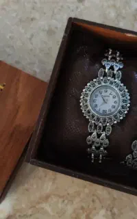 ست ساعت و دستبند بهمراه ۶ النگو