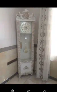 ساعت،میز تلوزیون