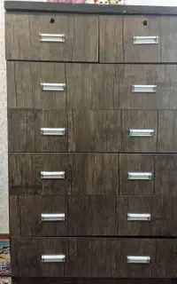 یک عدد یخچال مارک Donar sou و یک عدد دراور