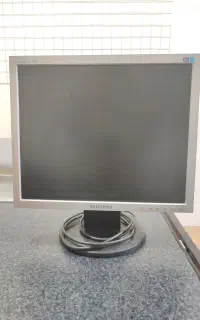 مانیتور ۱۷ اینچ LCD