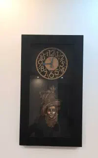 «ساعت دیواری چوبی آرتا، شیک و در حد نو