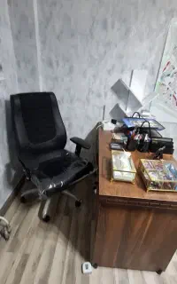 پرده کتابخانه میز و صندلی