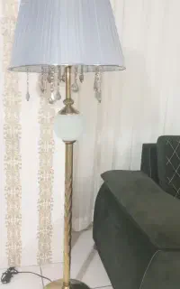 آباژور ایستاده