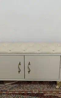 ترازو دیجیتال و پاف تخت و گلدان