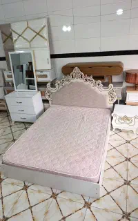 سرویس خواب دو نفره همراه میز آرایش و پاتختی وتشک