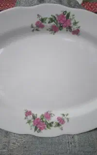 دیس بزرگ چینی گل سرخی قدیمی