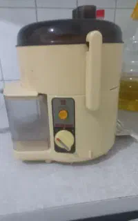 آبمیوه گیر و بوفه