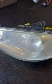 یک جفت چراغ جلو ۲۰۶