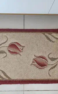 ۲عدد پادری و یک عدد فرش بیضی شکل کارکرده