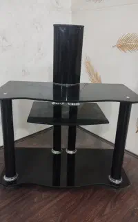میز تلویزیون شیشه ای