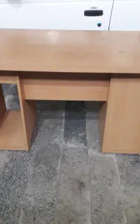 میز کار و کامپیوتر
