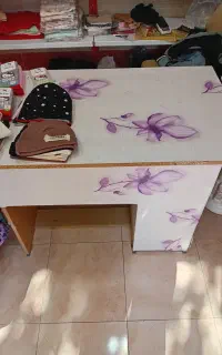 میز تحریر یا مغازه