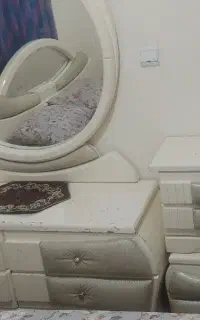 دراور و آینه و تخت پاتختی