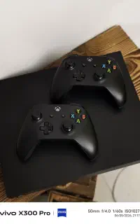 Xbox One X (2 controller)