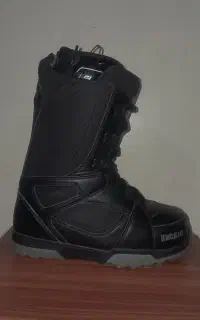 بوت THIRTYTWO 42 نو