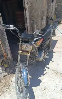 یک موتور سیکلت هوندا 125