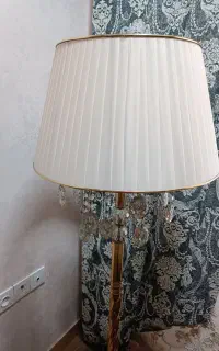 آباژور ایستاده