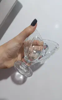 دو دست بستنی خوری یا  ژله خوری
