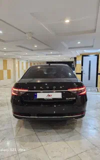 اشکودا سوپرب مشکی