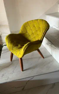 صندلی کودک کاملا سالم و‌محکم و مقاوم و‌تمیز