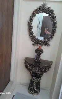 آینه با پایه یک دست سالم