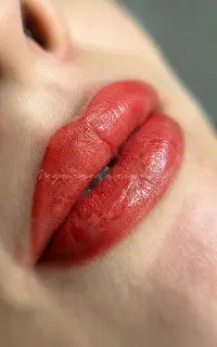 دعوت به همکاری مدل شیدینگ لب و بن مژه