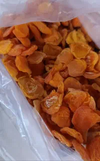 برگه زرد آلو تازه