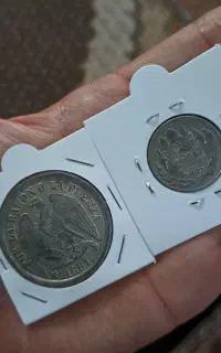 2 سکه خارجی و 4 مدال