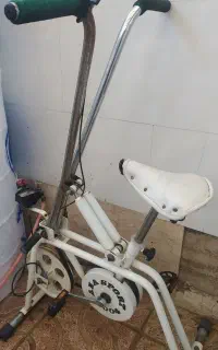 دوچرخه ثابت ورزشی