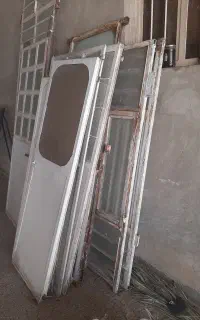 تعدادی درب و پنجره