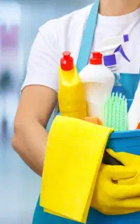 خدمتکار نظافتچی و تمیزکار آقا هستم