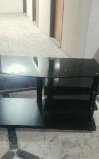 میز تلویزیون شیشه ای