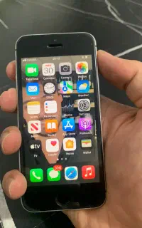 آیفونiphone se تمیز