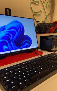 مینی کیس اچ‌پی با مانیتور