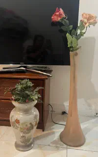 گلدان به همراه گل دونه ای ۲۵۰