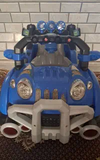 ماشین شارژی بزرگ آبی