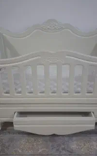 تخت نوزاو و کودک