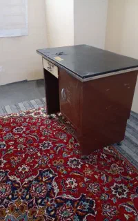 میز تحریر فلزی سالم