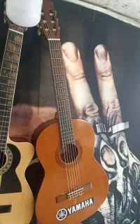 گیتار یاماها سی هفتاد