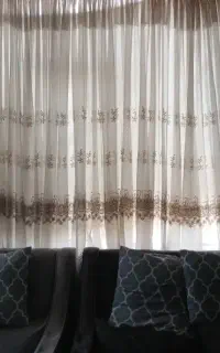 پرده کرم رنگ
