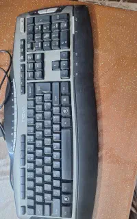 کیبورد  چن دکمه کار نمیکنه که راحت تعمیر میشه