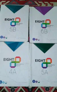 تعدادی کتاب Eight