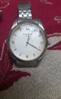 فروش یک عدد ساعت