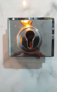 قفل شیشه سکوریت قدیمی
