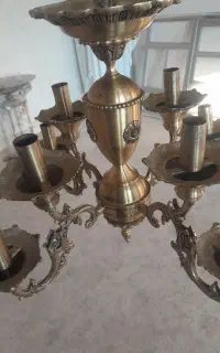 لوستر یک عدد برنز خالص و تخت معاینه یک عدد