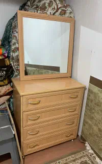 کمد‌ کرم رنگ آیینه دار